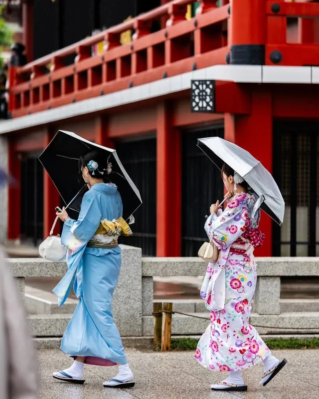 senso-ji temple is a tourism hotspot known for its picturesque backdrops that seamlessly lend themselves to your photos, donning a traditional kimono 