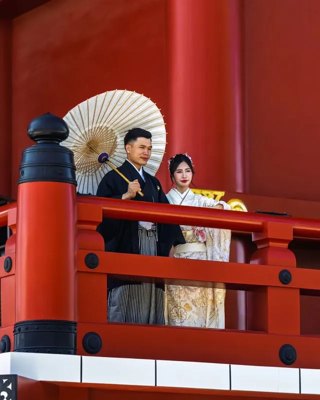 senso-ji temple is a tourism hotspot known for its picturesque backdrops that seamlessly lend themselves to your photos, donning a traditional kimono 